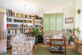 Nestled Romance, Buda's Hilltop Heaven